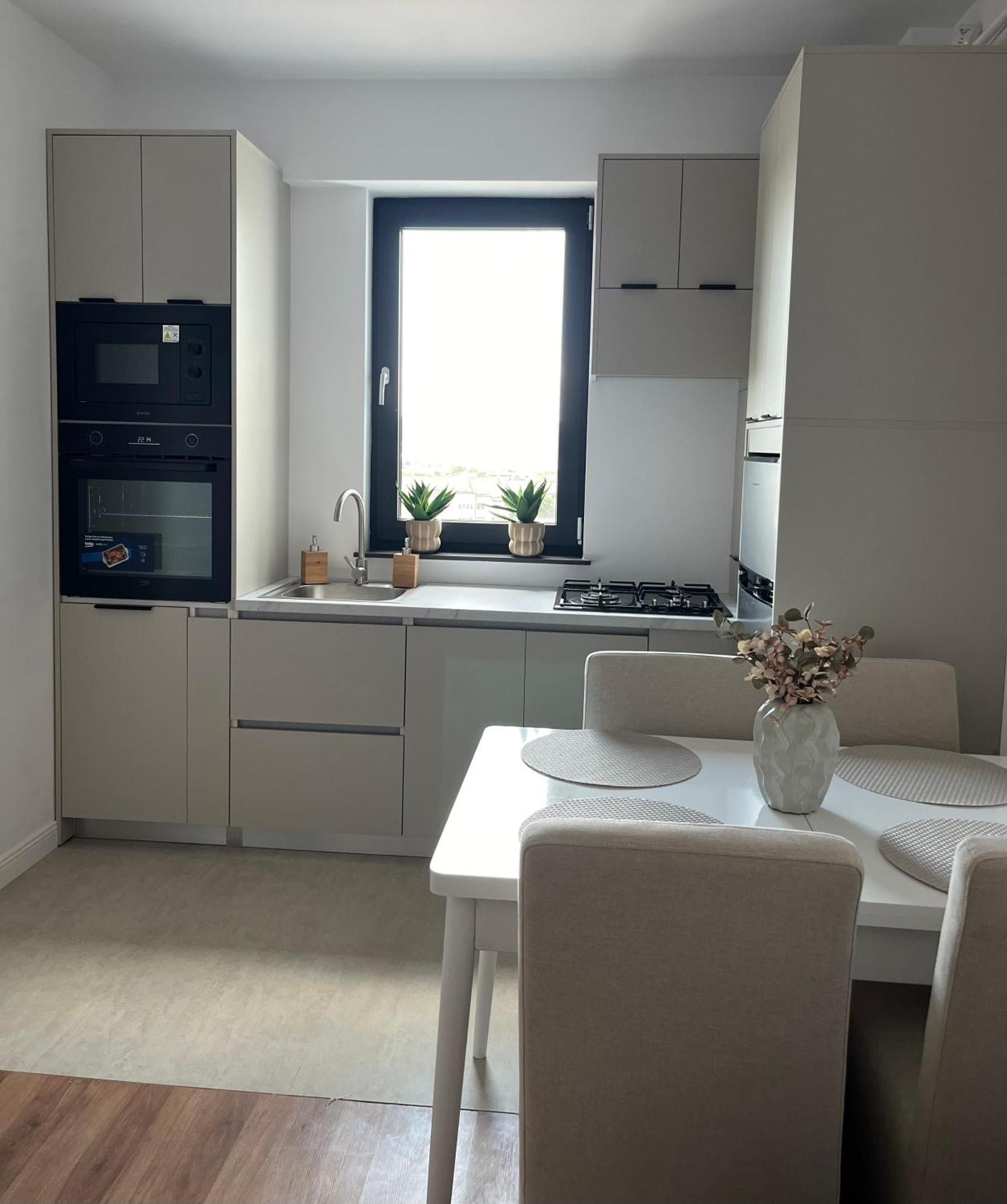 Apartament Nou Neo Tower Сучеава Екстериор снимка